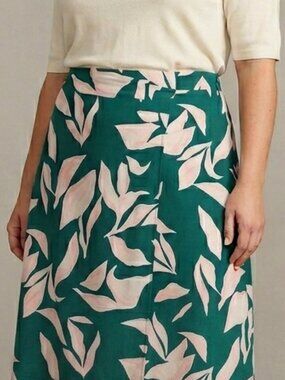 NWT - XXL green skirt, side zipper, side ruching & elastic waist. Summer. Glam